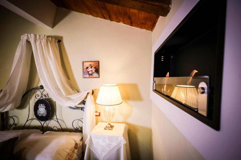 Dimora Di Charme Villa Sant'Erasmo Fumone Стая снимка